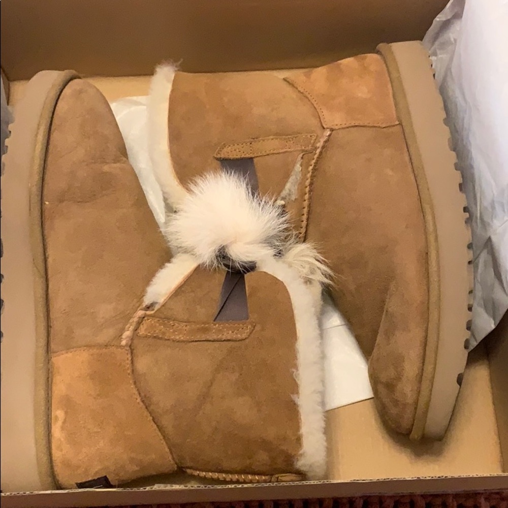 Pom Pom Chesnut Ugg’s